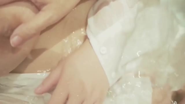 白衣巨乳妹浴缸内湿身秀好身材-jku