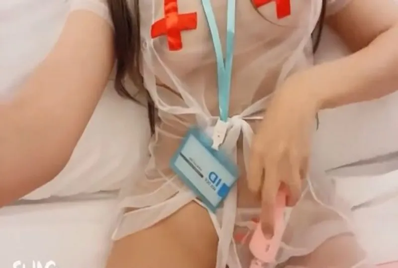 台灣swag @princessdolly 傳說中會在半夜來巡診的淫護士 特別的夜間治療