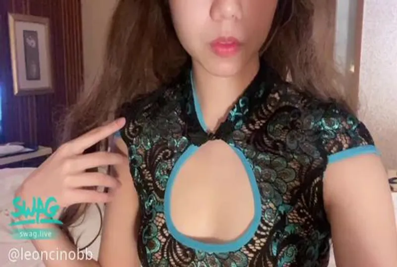 淫荡丝袜少女❤️‍?自慰摩擦鲍鱼摩到高潮 ‼️