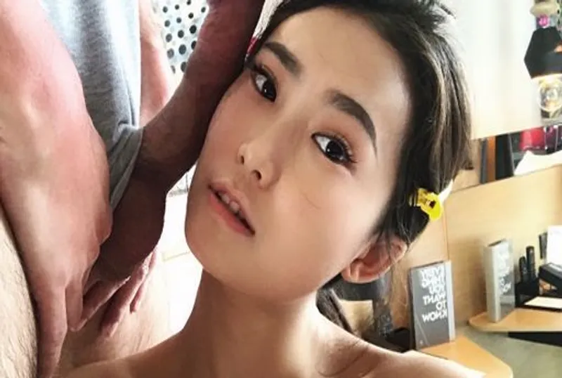 LonelyMeow Mia "MY FIRST TIME MAKING AV"