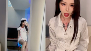 护士妹妹Ts酱酱:吃哦,舔干净知不知道。妈妈要来啦,快用嘴接住妈妈的精液。射给你好不好,射到眼睛里了,卧槽! 护士妹妹Ts酱酱:吃哦,舔干净知不知道。妈妈要来啦,快用嘴接住妈妈的精液。射给你好不好,射到眼睛里了,卧槽!