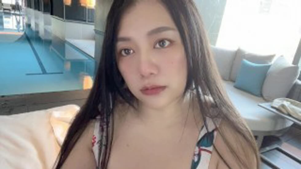 台湾SWAG美女Daisybaby泳池把到大奶正妹!帶回房間無套顏射<script src=