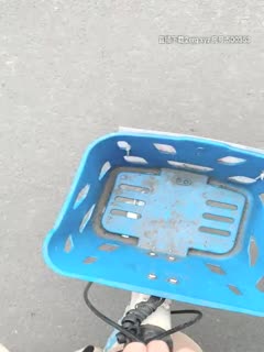【鹿爷最man】广场搭讪,厕所内啪啪,街头跳蛋喷水,再勾搭小伙带回住处做爱<script src=