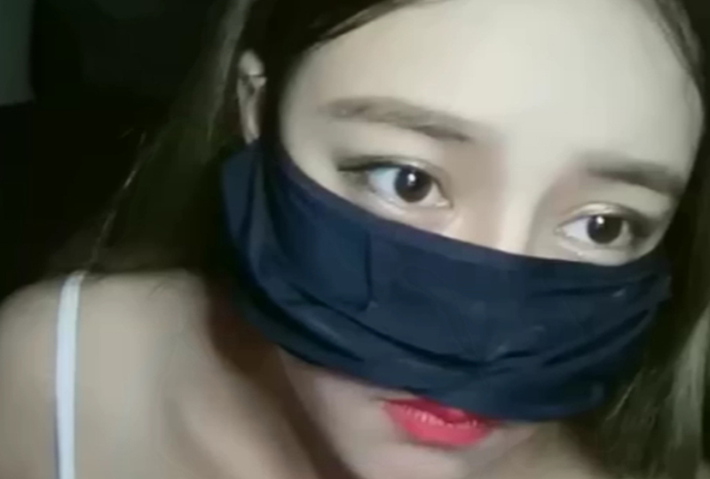 奶大膚白深夜裡的激情的。！