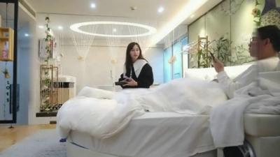野狼出征 老淫魔爆操白嫩少妇.-jku
